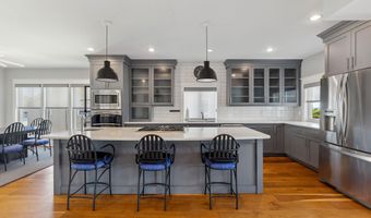 25 W 32nd St, Avalon, NJ 08202