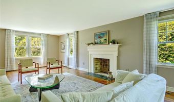 11 Henry Dr, Barrington, RI 02806
