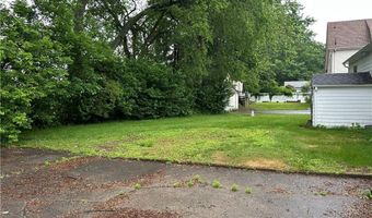 12 Oakland Ave, Johnston, RI 02919