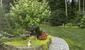 32 Peacock Brook Ln, Amherst, NH 03031