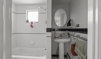 12 Callender Ave, Newport, RI 02840