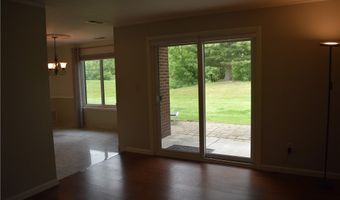 10 Southcreek Ct B, Amherst, NY 14051