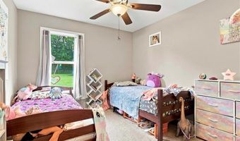 16805 Juniper Dr, Basehor, KS 66007