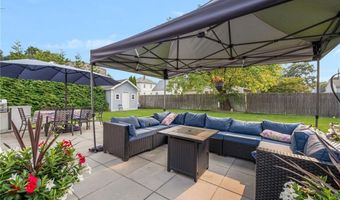 121 Spofford Ave, Warwick, RI 02888