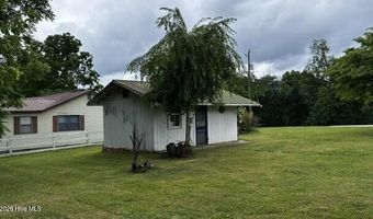 17 Moore St, Andrews, NC 28901