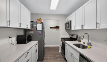 8 CANTERBURY Sq 304, Alexandria, VA 22304