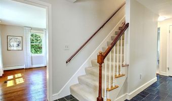 11 Henry Dr, Barrington, RI 02806