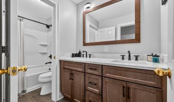 3 Walnut Trl, Andover, NJ 07860
