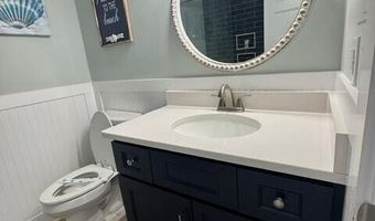 102 W Dobbs St, Atlantic Beach, NC 28512