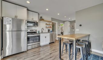 41 Dewey St, Arnolds Park, IA 51331