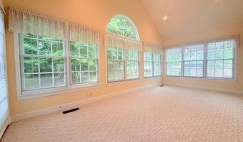 1014 Crestwood Dr, Albertville, AL 35950