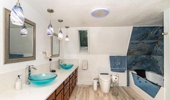 532 W Riverside Rd, Ames, IA 50010