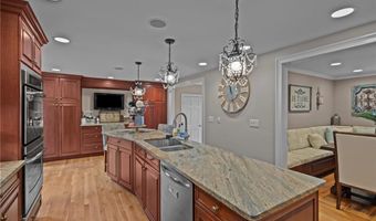 152 Glen Hills Dr, Cranston, RI 02920