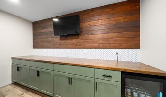 1012 S Nicholas Ave, Brandon, SD 57005