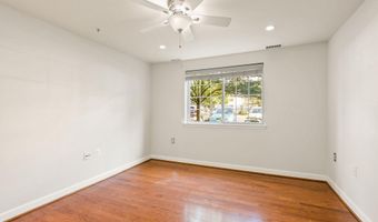4089 S FOUR MILE RUN Dr 201, Arlington, VA 22204