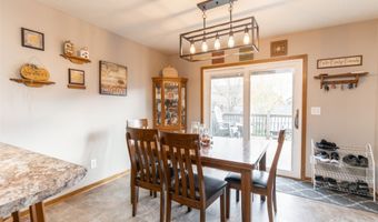 2013 Country Cove Ln, Altoona, IA 50009