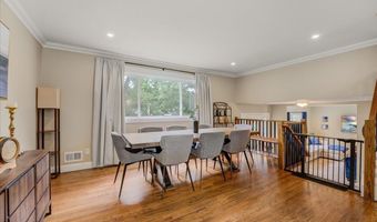 537 Roxbury Rd, Belford, NJ 07718