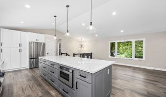9704 Captains Dr, Algonquin, IL 60102