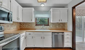 3305 Colonial Ct, Augusta, KS 67010