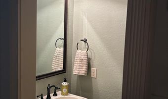 1401 Glasier Dr, Carlsbad, NM 88220