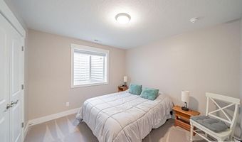 1043 Diamond Dr, Ammon, ID 83406