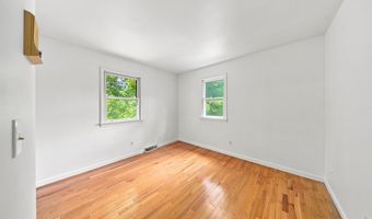 4 Laurel Dr, Albany, NY 12211