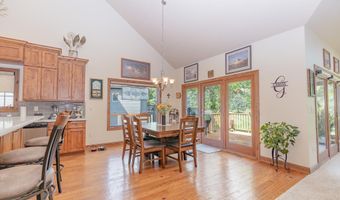 932 Emerald Pines Dr, Arnolds Park, IA 51331
