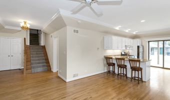 1415 W Hawthorne St, Arlington Heights, IL 60005
