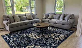 10 Reardon Dr, Middletown, RI 02842