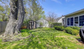 126 9th St, Belford, NJ 07718