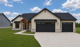 2220 Golfview Dr, Auburn, IN 46706