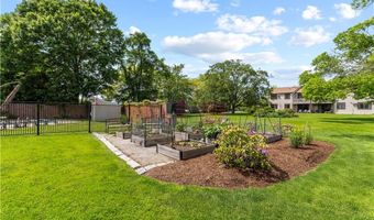 30 Sweet Meadow Ct 15, Narragansett, RI 02882