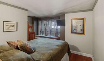 6 Howe Ave 8, Newport, RI 02840