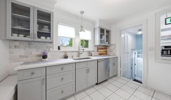 8 Rosewood Ave, Amityville, NY 11701