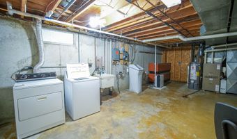 5306 Arapahoe Ln, Madison, WI 53704