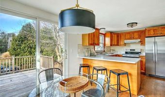 2 Simmons Rd, Barrington, RI 02806