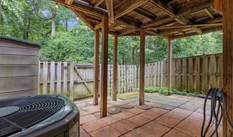 7716 EFFINGHAM Sq, Alexandria, VA 22315