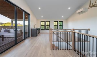 6 Dailey Dr, Asheville, NC 28801