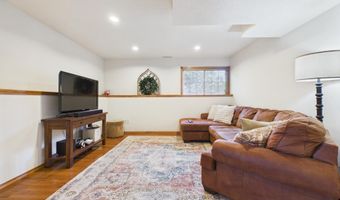 816 E Pine St, Brandon, SD 57005