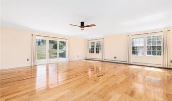 18 J H Dwyer Dr, Middletown, RI 02842
