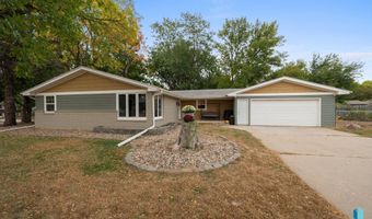 100 S Teton Dr, Brandon, SD 57005
