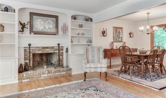 6 Potter Ln, Airmont, NY 10901