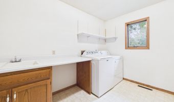 1212 E Fleetwood Cir, Brandon, SD 57005