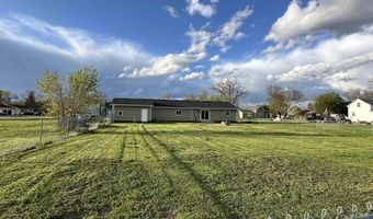 717 SW 2nd St, Madison, SD 57042