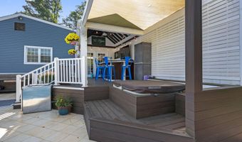 28 W Park Ave, Belford, NJ 07718