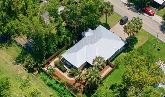 165 10th St, Apalachicola, FL 32320
