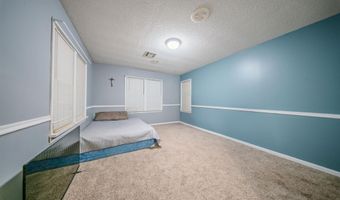 113 S Country Club Rd, Arkansas City, KS 67005