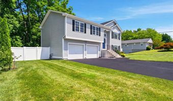 17 Ostend St, Johnston, RI 02919