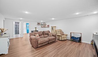 307 SW 48th St, Ankeny, IA 50023