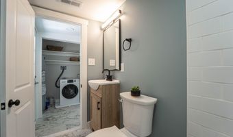 16 PAROLE St, Annapolis, MD 21401
